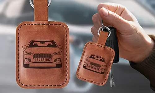 schlüsselanhänger leder beige mit dem Autoschlüssel schlüsselanhänger gravur leder