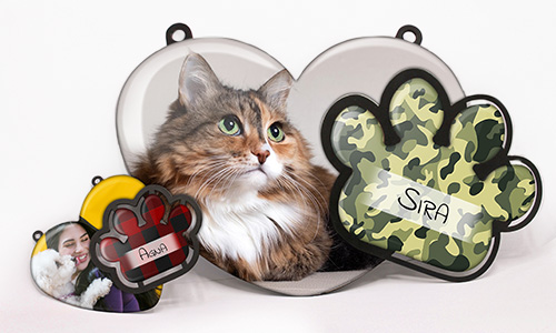 Custom pet tags with cat and dog photos, plus paw-shaped name tags in camouflage and checkered patterns.