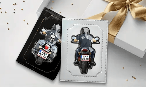 Voertuigregistratiedocument hoes voor motorfiets met opa's naam en kentekennummer.