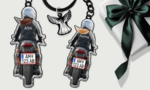 Llavero de moto personalizado con tu nombre y matrícula – regalo para tu novia