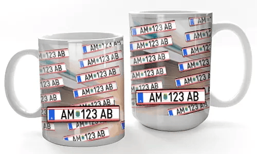 Tasses avec plaques d'immatriculation