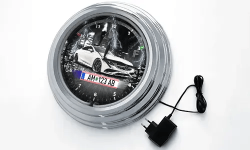 Neon veggklokke for en bilfører