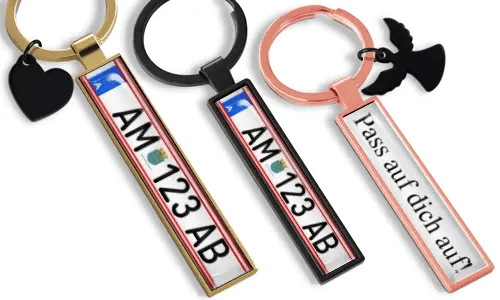 Speciallavede nummerplade-nøgleringe med personlig tekst og metalfinish