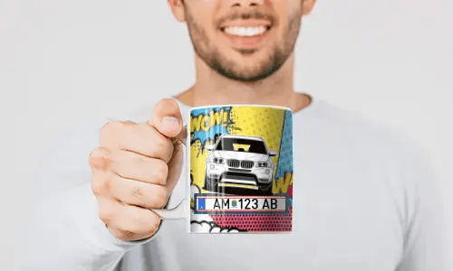 2 auto comic in the men's hand