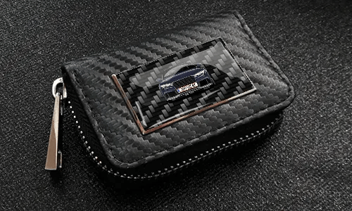 schlüssel hülle auf dem schwarzen Hintergrund hülle autoschlüssel