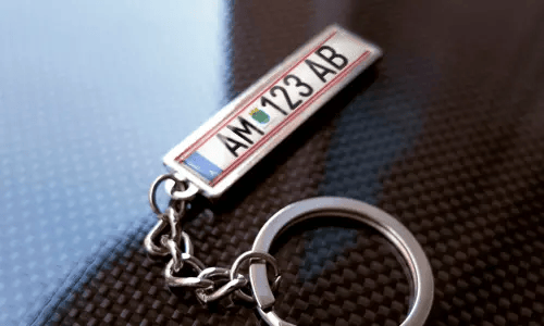 Metal keychain with flag design tag and chrome ring