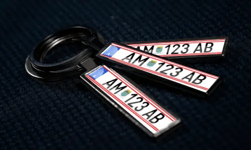 Portachiavi con targa personalizzata per appassionati di auto