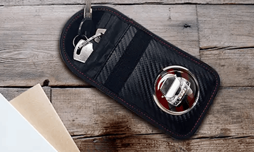 schutz etui für autoschlüssel auf dem Tisch schutz autoschlüssel