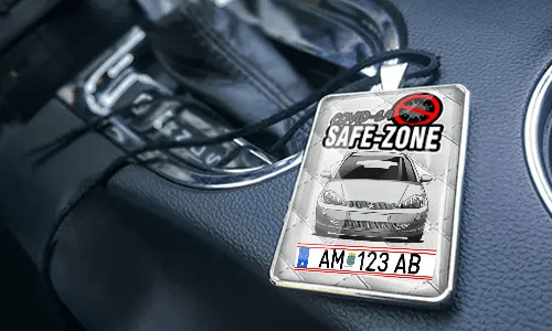 Auto-Safezone-Anhänger mit Weiß Leder Hintergrund im Wagen Auto-Safezone-Anhänger
