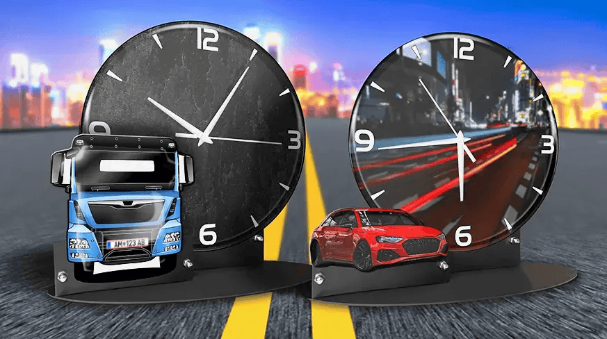 Zwei analoge Uhren mit Modellfahrzeugen: links mit blauem LKW und dunklem Zifferblatt, rechts mit rotem Sportwagen und Stadtlichtern